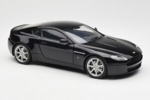 Aston Martin V8 Vantage Onyx Preto AUTOart 1:18 70202 Metal - imagem 6 de 8