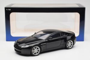Aston Martin V8 Vantage Onyx Preto AUTOart 1:18 70202 Metal - imagem 8 de 8