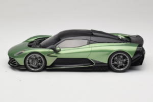 Aston Martin Valhalla Iridescent Emerald Green GT Spirit 1:18 GT558 Resina - imagem 3 de 6