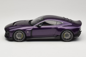 Aston Martin Valour Azul Escuro GT Spirit 1:18 GT944 Resina - imagem 3 de 6