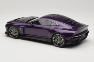 Aston Martin Valour Azul Escuro GT Spirit 1:18 GT944 Resina - imagem 5 de 6