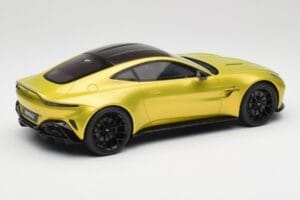 Aston Martin Vantage Cosmopolitan Yellow GT Spirit 1:18 GT514 Resina - imagem 2 de 6
