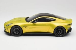 Aston Martin Vantage Cosmopolitan Yellow GT Spirit 1:18 GT514 Resina - imagem 3 de 6