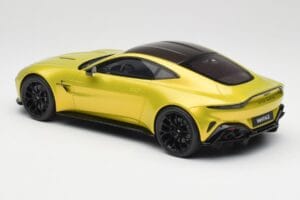 Aston Martin Vantage Cosmopolitan Yellow GT Spirit 1:18 GT514 Resina - imagem 5 de 6