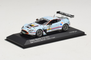 Aston Martin Vantage V12 GT3 #32 J. Stuck ADAC GT Masters 2012 Minichamps 1:43 437121332 Metal - imagem 2 de 5