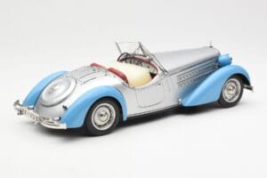 Audi 225 Front Roadster Azul Prateado CMC 1:18 M-075B Metal - imagem 2 de 6