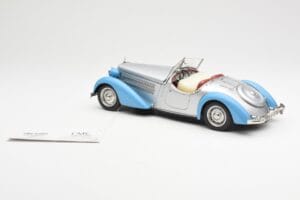 Audi 225 Front Roadster Azul Prateado CMC 1:18 M-075B Metal - imagem 5 de 6