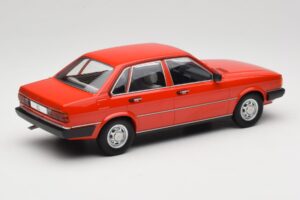 Audi 80 B2 GLS Vermelho MCG 1:18 MCG18526 Metal - imagem 2 de 6