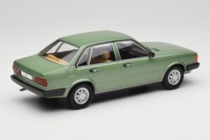 Audi 80 B2 Verde MCG 1:18 MCG18525 Metal - imagem 2 de 6