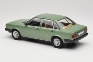 Audi 80 B2 Verde MCG 1:18 MCG18525 Metal - imagem 5 de 6