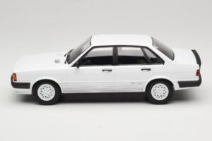 Audi 80 B2 GTE Branco MCG 1:18 MCG18527 Metal - imagem 3 de 6