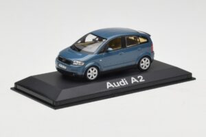 Audi A2 Blue Metallic Minichamps 1:43 20022200748005 Metal - imagem 2 de 4