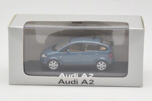 Audi A2 Blue Metallic Minichamps 1:43 20022200748005 Metal - imagem 4 de 4