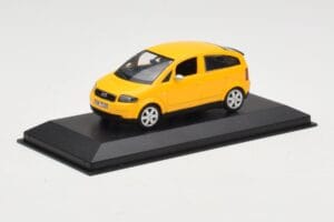 Audi A2 8Z Amarelo Minichamps 1:43 AUDI005 Metal - imagem 2 de 4