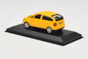 Audi A2 8Z Amarelo Minichamps 1:43 AUDI005 Metal - imagem 3 de 4