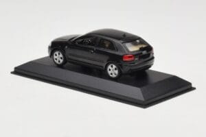 Audi A3 8P Black Metallic Minichamps 1:43 12000 Metal - imagem 3 de 4