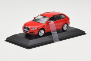 Audi A3 8P Sportback Vermelho Minichamps 1:43 5010403023 Metal - imagem 2 de 4