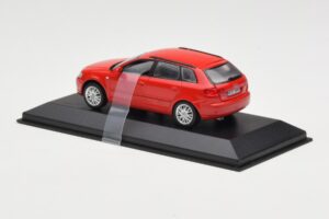 Audi A3 8P Sportback Vermelho Minichamps 1:43 5010403023 Metal - imagem 3 de 4