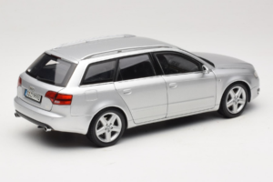 Audi A4 B7 3.2 Quattro Avant Prata Minichamps 1:18 5010404215 Metal - imagem 3 de 8