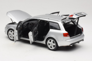 Audi A4 B7 3.2 Quattro Avant Prata Minichamps 1:18 5010404215 Metal - imagem 5 de 8