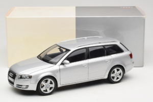 Audi A4 B7 3.2 Quattro Avant Prata Minichamps 1:18 5010404215 Metal - imagem 8 de 8