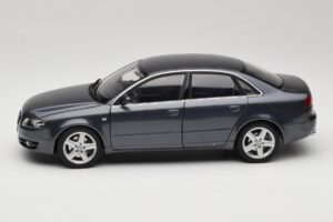 Audi A4 B7 Cinzento Metalizado Minichamps 1:18 100014400 Metal - imagem 4 de 8