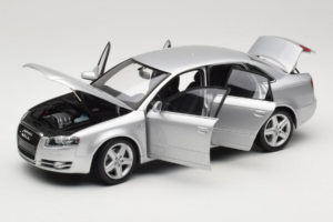 Audi A4 B7 Prata Minichamps 1:18 100014402 Metal - imagem 2 de 8