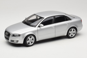 Audi A4 B7 Prata Minichamps 1:18 100014402 Metal