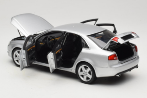 Audi A4 B7 Prata Minichamps 1:18 100014402 Metal - imagem 5 de 8