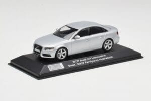 Audi A4 B8 3.2 Quattro Ice Prata Minichamps 1:43 5010704113 Metal - imagem 2 de 4