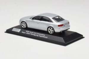 Audi A4 B8 3.2 Quattro Ice Prata Minichamps 1:43 5010704113 Metal - imagem 3 de 4