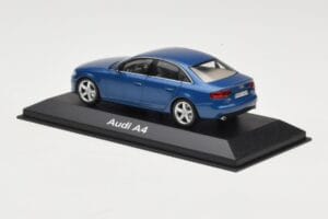 Audi A4 B8 3.2 Quattro Aruba Blue Minichamps 1:43 5010704123 Metal - imagem 3 de 4