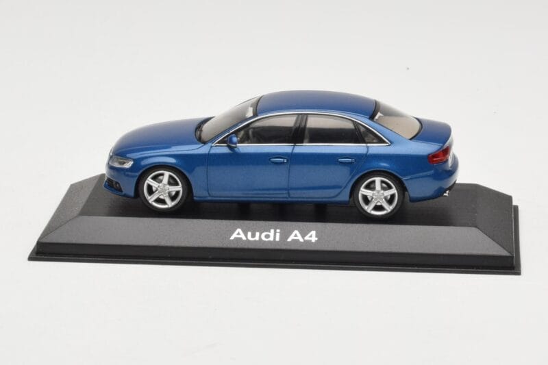 Audi A4 B8 3.2 Quattro Aruba Blue Minichamps 1:43 5010704123 Metal