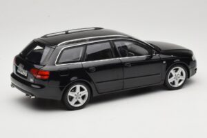 Audi A4 B8 Avant 3.2 Quattro Preto Minichamps 1:18 5010404225 Metal - imagem 3 de 8