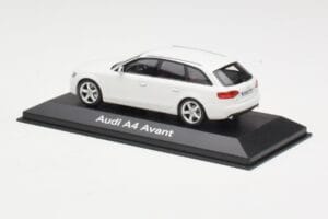 Audi A4 B8 Avant Ibis White Minichamps 1:43 5010804213 Metal - imagem 3 de 4