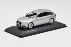 Audi A4 B8 Avant Ice Silver Minichamps 1:43 5011204213 Metal - imagem 2 de 4
