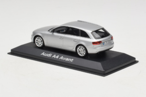 Audi A4 B8 Avant Ice Silver Minichamps 1:43 5011204213-R1 Metal - imagem 3 de 4