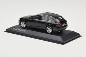 Audi A4 B8 Avant Phantom Black Minichamps 1:43 5011204223 Metal - imagem 3 de 4