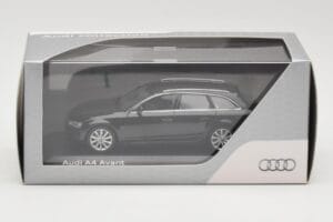 Audi A4 B8 Avant Phantom Black Minichamps 1:43 5011204223 Metal - imagem 4 de 4