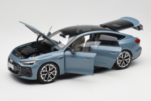Audi A5L Sportback Azul Acinzentado OEM 1:18 ZAM60004B Metal - imagem 2 de 8