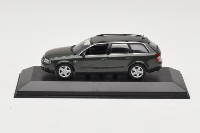 Audi A6 C5 Avant Cinzento Escuro Minichamps 1:43 AUDI006 Metal
