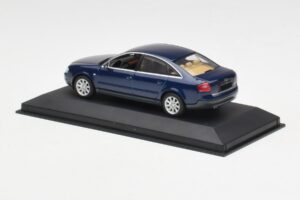 Audi A6 C5 Azul Escuro Minichamps 1:43 132093 Metal - imagem 3 de 4