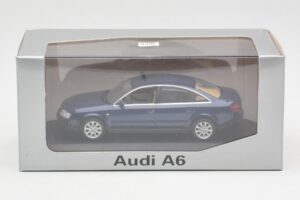 Audi A6 C5 Azul Escuro Minichamps 1:43 132093 Metal - imagem 4 de 4