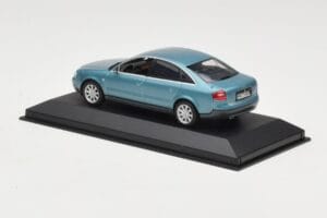 Audi A6 C5 Azul Claro Minichamps 1:43 AUDI004 Metal - imagem 3 de 4