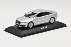 Audi A8 D3 Prata Clara Minichamps 1:43 5010508113 Metal - imagem 2 de 4