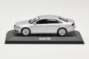Audi A8 D3 Prata Clara Minichamps 1:43 5010508113 Metal