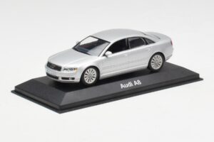 Audi A8 D3 Prata Minichamps 1:43 20000001386001 Metal - imagem 2 de 4