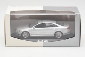 Audi A8 D3 Prata Minichamps 1:43 20000001386001 Metal - imagem 4 de 4