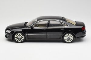Audi A8 D3 W12 Preto Kyosho 1:18 09212BK Metal - imagem 4 de 8