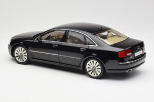 Audi A8 D3 W12 Preto Kyosho 1:18 09212BK Metal - imagem 7 de 8